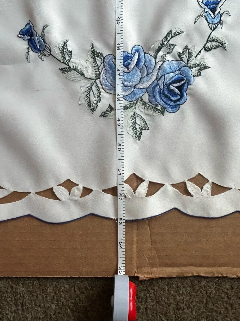 VINTAGE Embroidered Blue Floral Linen Table Runners, Placemats, Doilys. 11pc Set